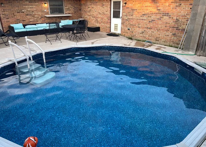 Casa de férias Tx Speedway Studio: Desk + Cowboy Dipping Pool By Vacation Your Way Fort Worth
