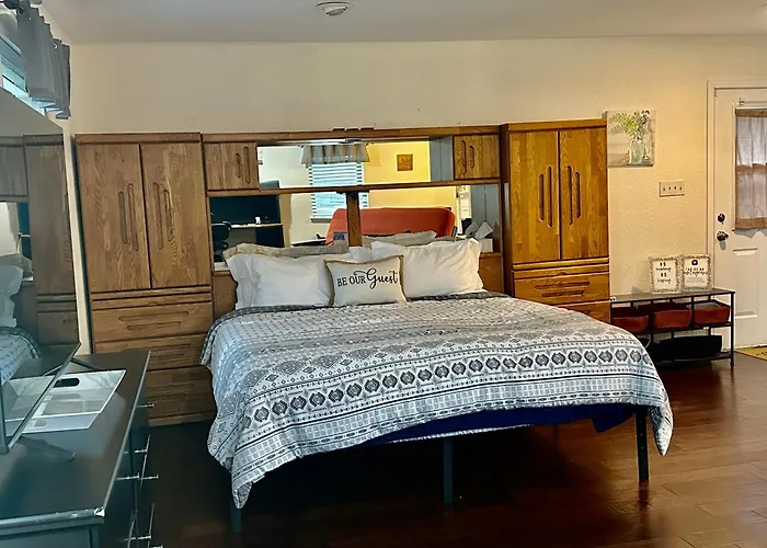 Casa de férias Tx Speedway Studio: Desk + Cowboy Dipping Pool By Vacation Your Way