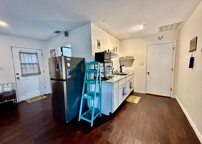 Casa de férias Tx Speedway Studio: Desk + Cowboy Dipping Pool By Vacation Your Way *